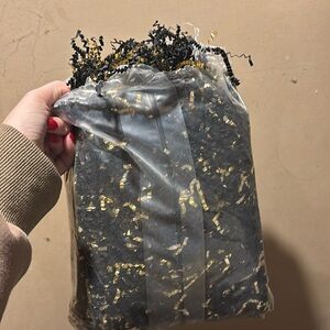 Black and gold confetti for boxes